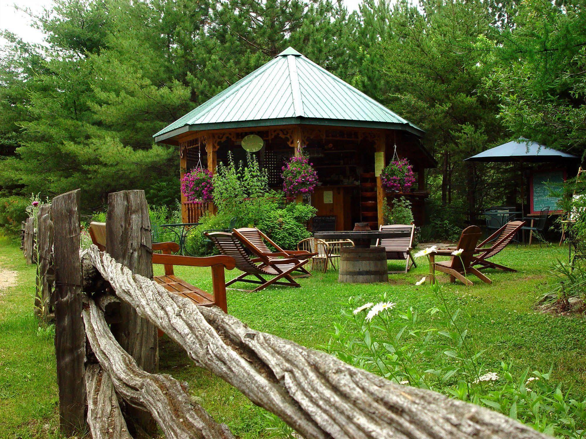 Bed and Breakfast Jardins De L'Achillee Millefeuille La Conception Exteriér fotografie